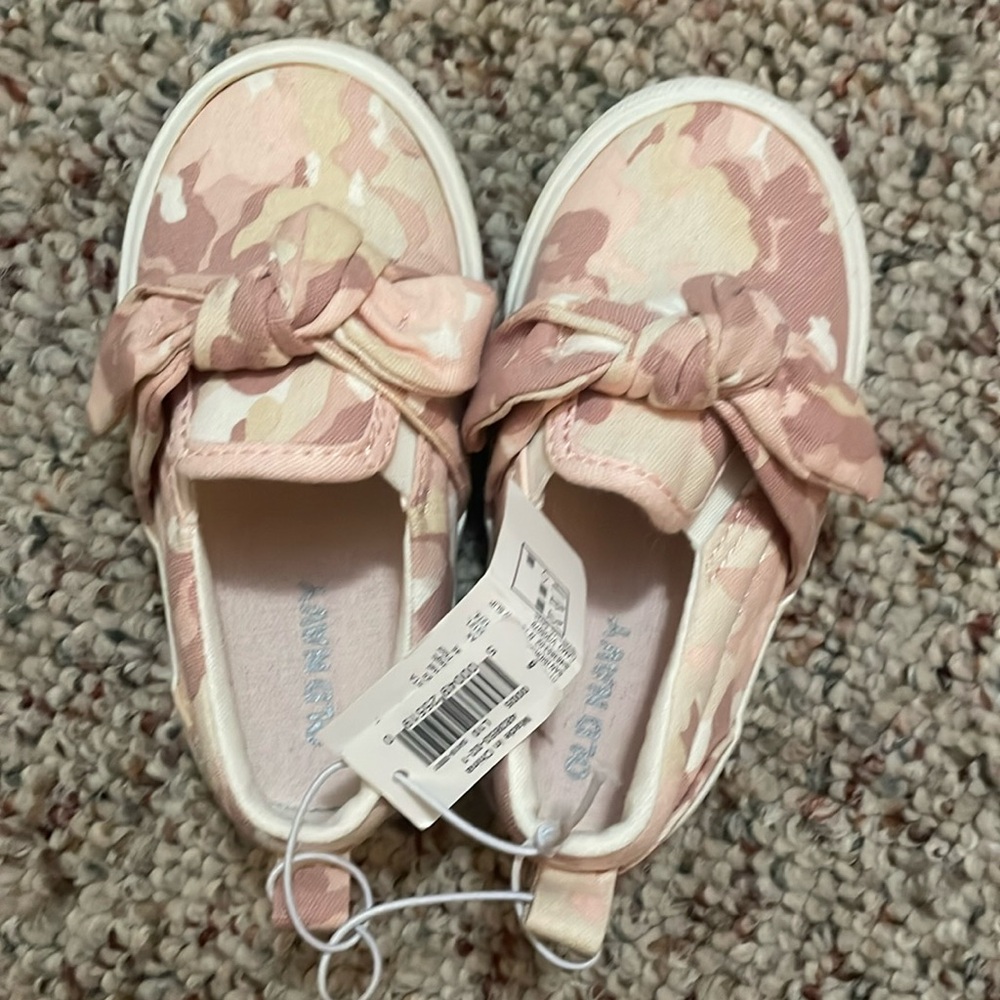 Old Navy size 5 pink camo slip on toddler shoes NWT